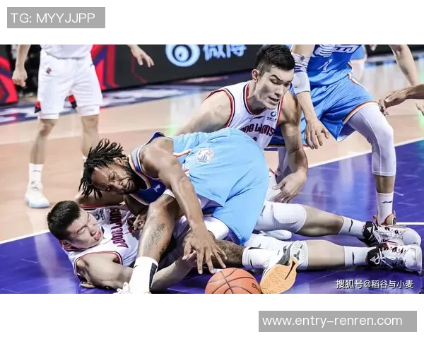 梅里尔外线火力全开10投7中砍下20分5篮板三分球9投6中表现惊艳