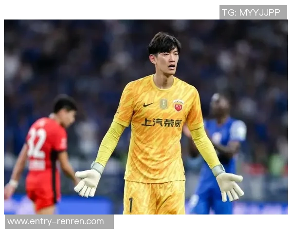 颜骏凌迎来职业生涯新里程碑上海海港门将出战500场赛事纪念夜