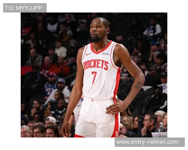 迪恩韦德表现惊艳六场四中四三分命中率高达二助攻八篮板助力球队胜利