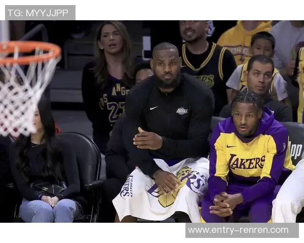 皮尔斯分析湖人核心组合需调整送走老詹或小里以增强防守实力